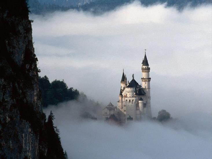 MGŁA - castle-and-mist.jpg