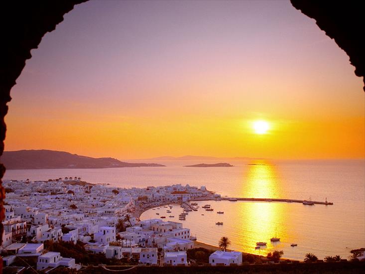 Grecja - The Cyclades Islands at Sundown, Greece.jpg