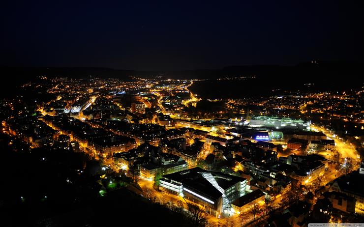 800 filmów - european_city_at_night-wallpaper-2560x1600.jpg