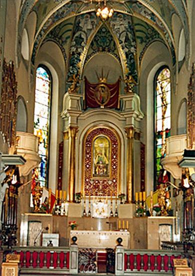sanktuaria miejsc... - Limanowa Bazylika Matki Bożej Bolesnej w Limanowe...66 r. a rekoronowana przez papieża Jana Pawła II.jpg