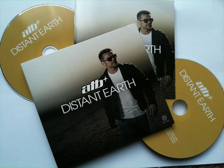 ATB - Distant Earth 2011 - 000_atb_-_distant_earth-2cd-2011-scan.jpg