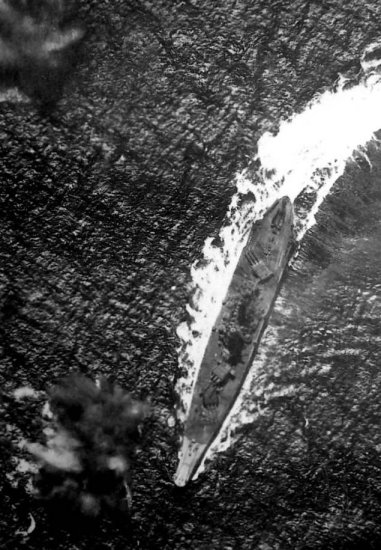 1944 - Yamato Under Attack, October 1944 6.jpg