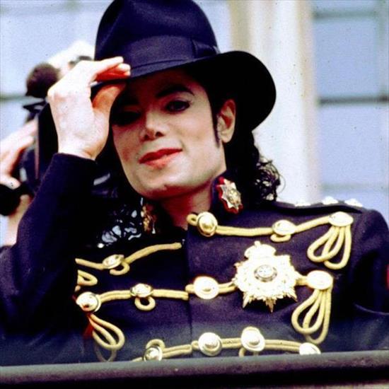 Michael Jackson zdjęcia 2 - we-love-you-michael-jackson-22075771-600-599.jpg