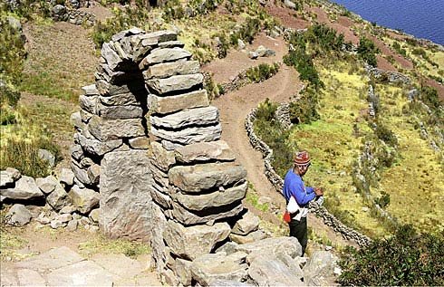 GALERIA-ZDJECIA-PERU - Tarasy uprawne na wysokości 4000 m. n.p.m. na wyspie Taquile.jpg
