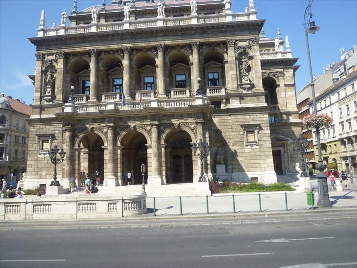 Budapest H - P1080024-Budapest Opera.JPG