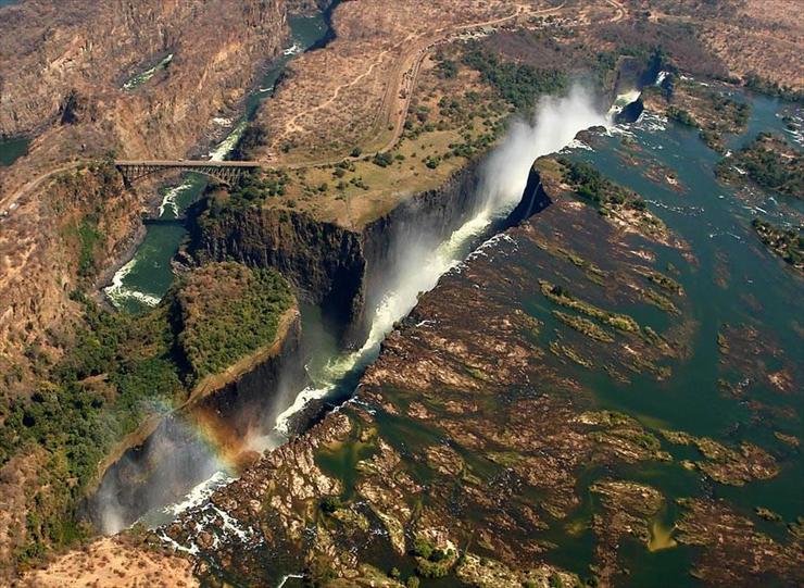 CIEKAWE ZDJĘCIA - Victoria Falls in Zambia.jpg