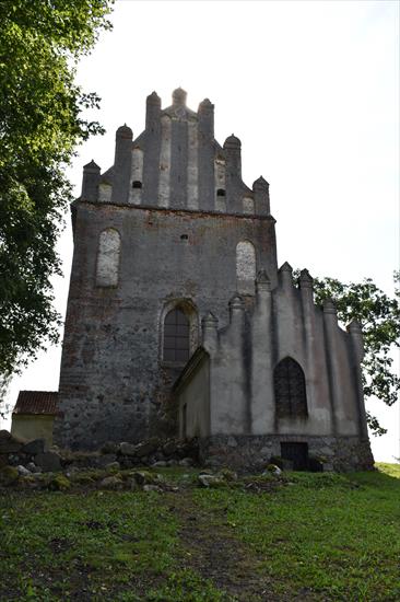 2021.08.09 07 - Bezławki - Przebudowany na kościół, zamek krzyżacki - 004.JPG
