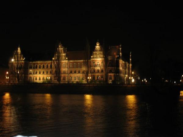 Wroclaw - Wroclaw noca - 13 - Muzeum Narodowe od strony Odry.jpeg