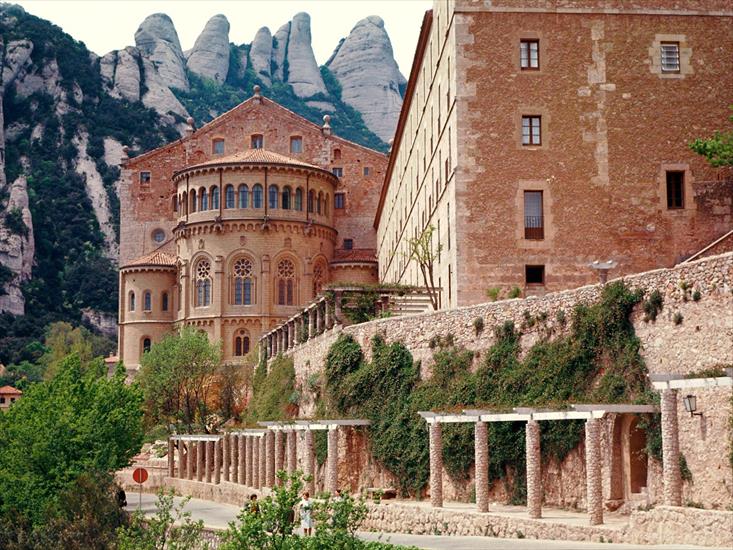 ZAMKI W POLSCE - Monastery_of_Montserrat_Spain.jpg