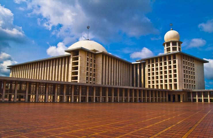Architektura - Istiqlal Mosque in Jakarta - Indonesia.jpg