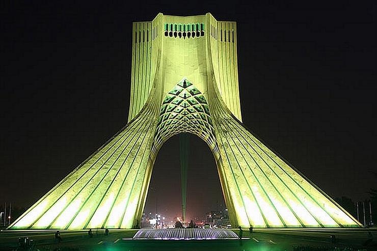 DZIWNE BUDYNKI - AzadiEx Shahyad Tower Tehran, Iran.jpg
